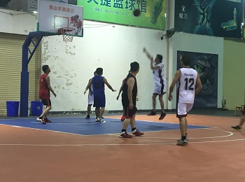 上下和地毯球員投籃