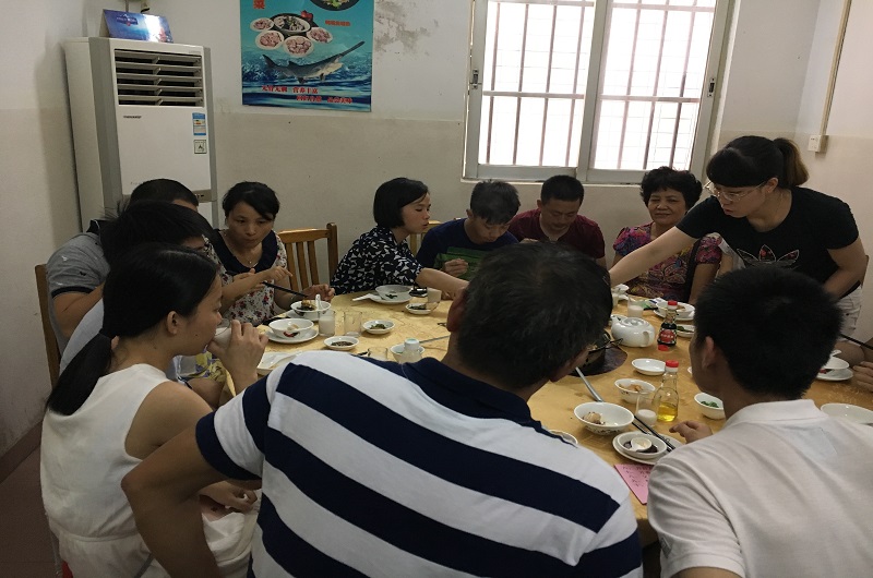 上下和地毯同仁品嘗順德美食鴨嘴魚